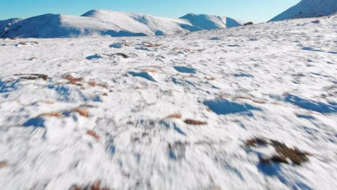 雪山山脊的空中无人机视图