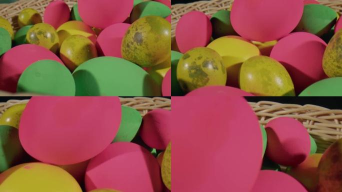 柳条篮中的彩色绿色，粉红色，黄色复活节彩蛋-特写