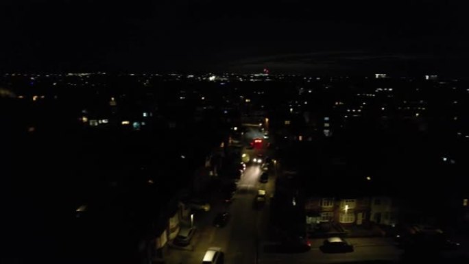 夜间城市的航拍镜头