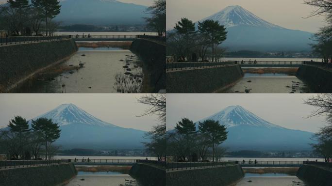 从川口湖向上倾斜富士山