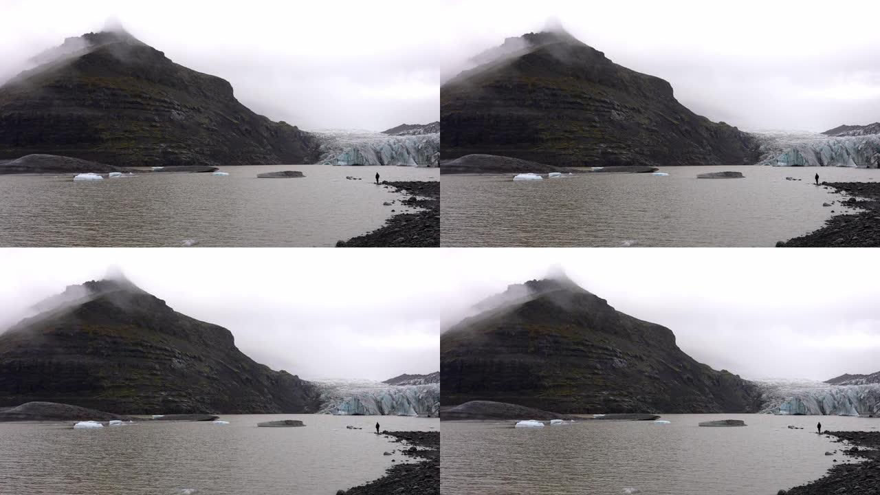 与Svinafellsjokull冰川相邻的山