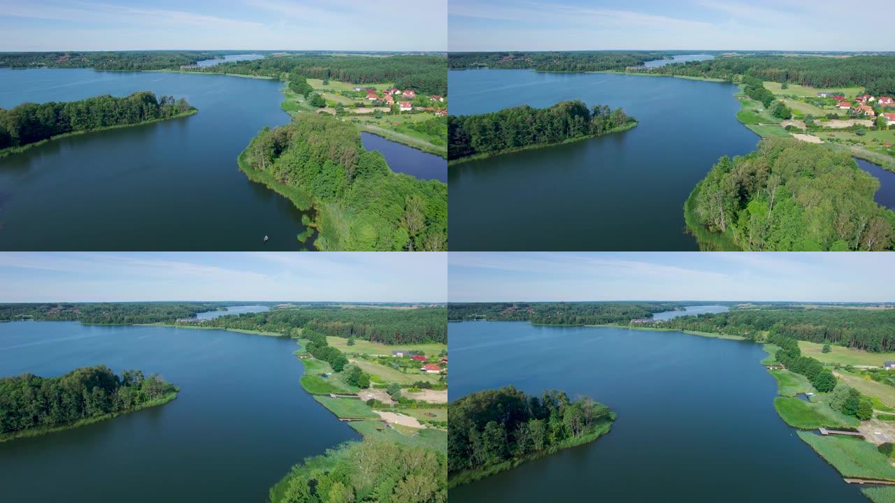 波兰平静湖与岛屿的雄伟鸟瞰图。令人印象深刻的湖边房屋。天堂湖畔的村舍。和平反映在水上。绿树、森林和丘