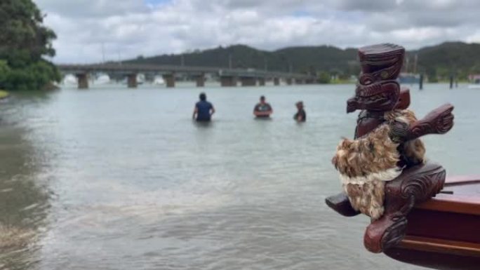 传统木制毛利人战争独木舟