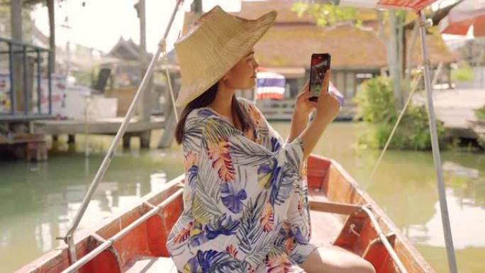 泰国水上市场，亚洲旅游妇女在水上市场旅行木船。