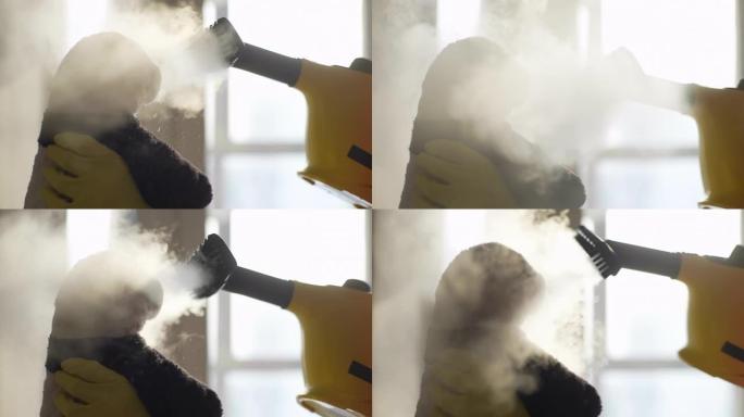 无法识别的人的特写镜头清除污垢和灰尘，从微生物中清洁儿童玩具，使用蒸汽清洁剂用热蒸汽过敏病毒。