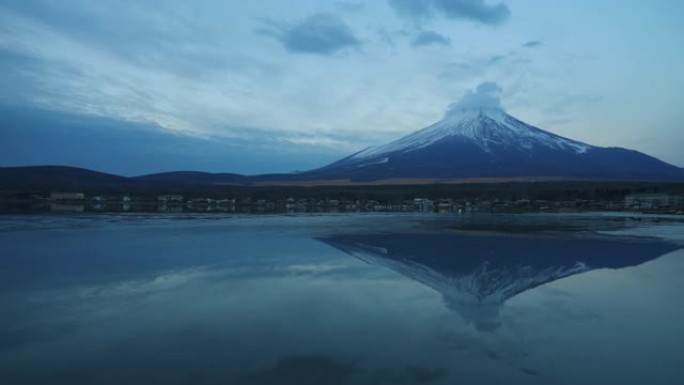 山中湖富士山的平移镜头