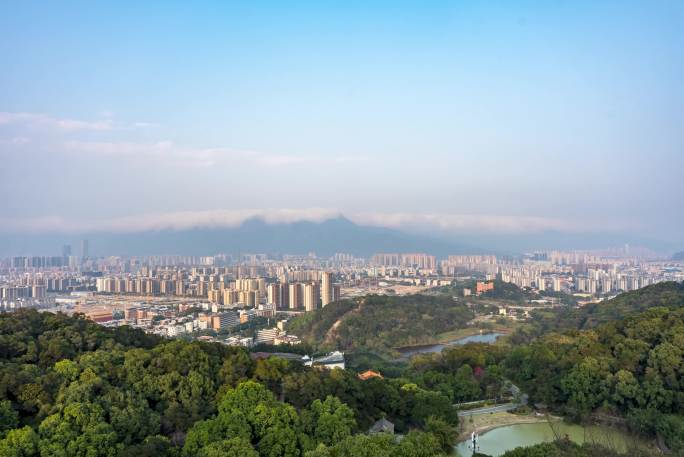 大气城市山脉云雾帽子云延时