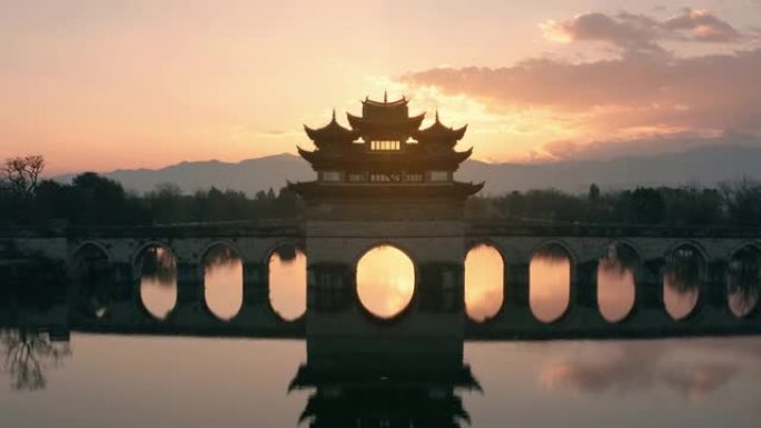中国云南建水的中国传统17孔桥。
