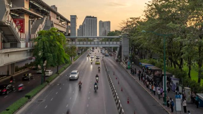 泰国城市道路交通场景。