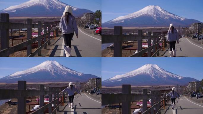 妇女在山中湖旅行散心