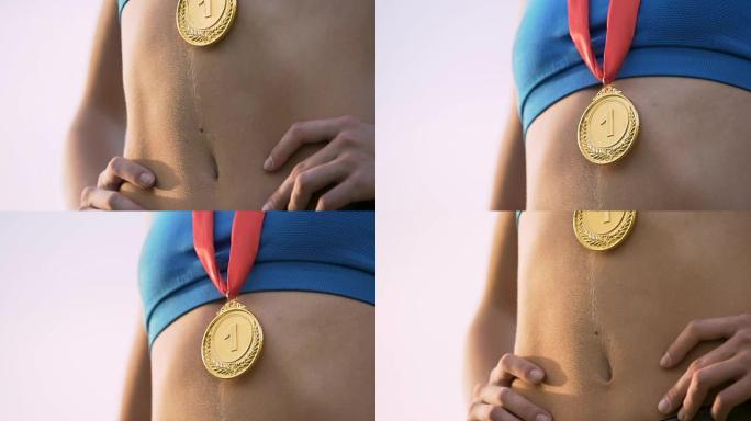 苗条的金发体操运动员在比赛中获得最高奖项，国家骄傲