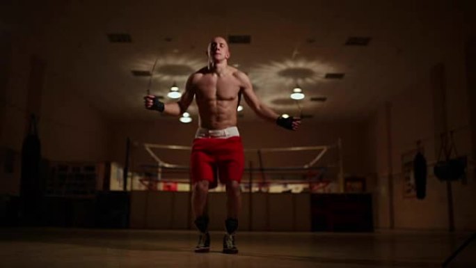 职业拳击手的有氧运动。跳绳