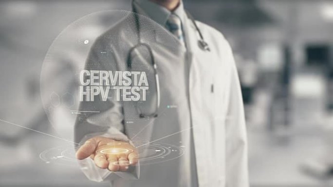 医生手持Cervista HPV检测