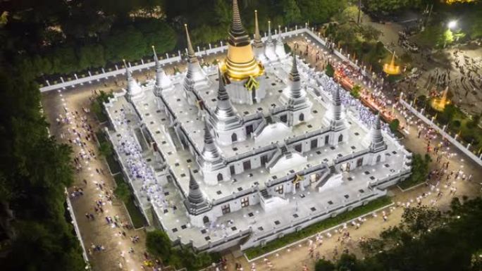 在泰国曼谷附近Samutprakarn的Asokaram寺庙的大宝塔上的空中无人机夜间延时或超延时视