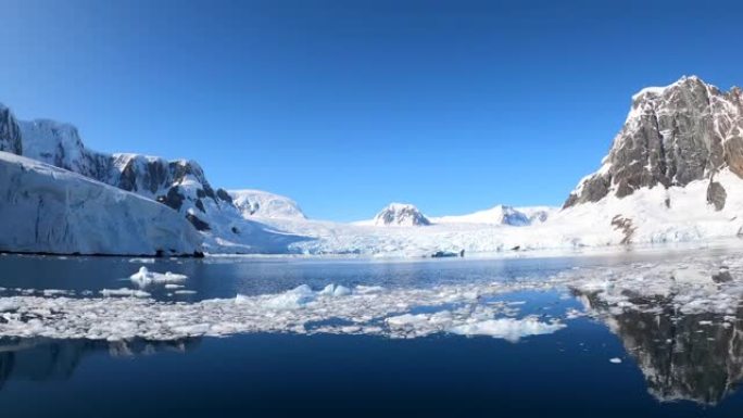 南极水面背景上的雪山时间流逝。