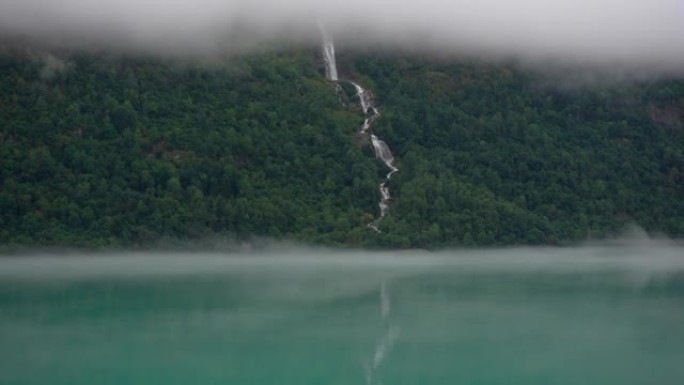 挪威湖泊的风景水域美景北欧之美湖边风光