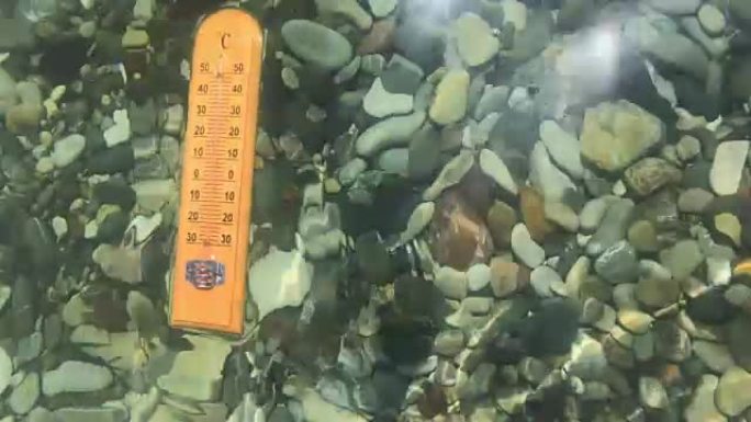 温度计测量海水温度