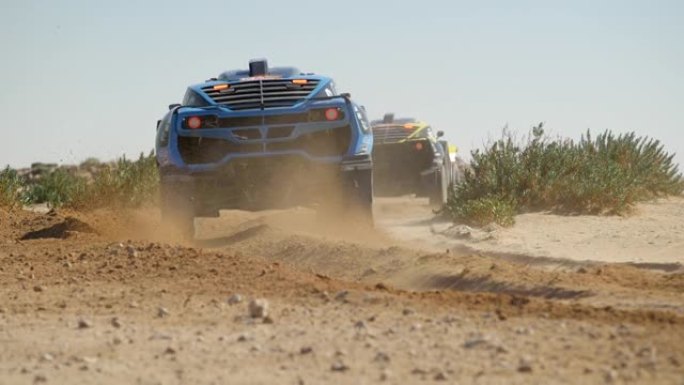 达喀尔拉力赛车在尘土飞扬的沙漠曲线上赛车。-宽