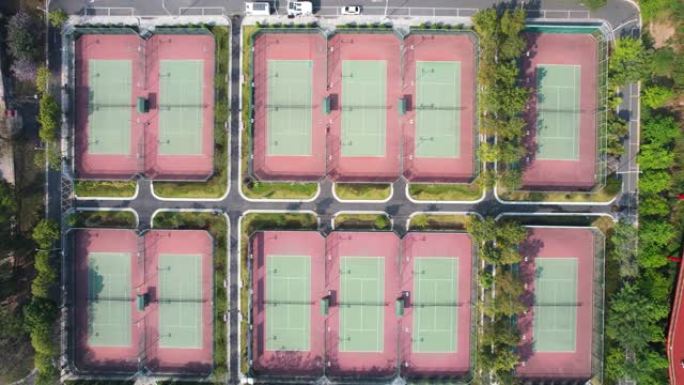 网球场的空中放大航拍大片网球场