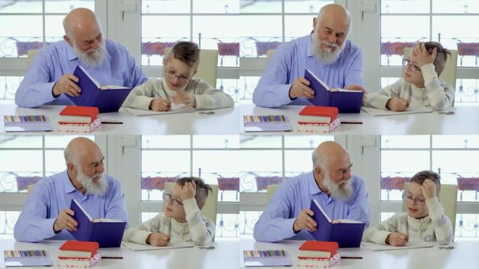 爷爷和孙子一起做学校作业