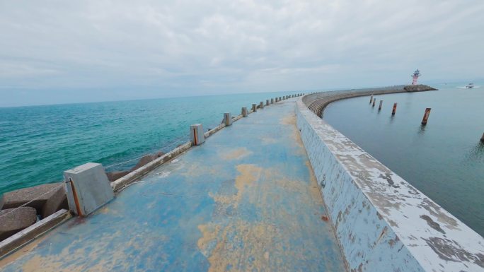 海南陵水清水湾游艇自由灯塔穿越机航拍大海