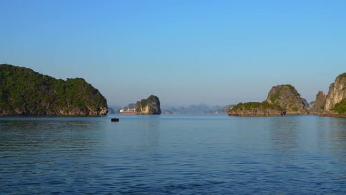 越南下龙湾的美丽景色。野生自然原生态海景。亚洲的越南。最佳旅游景点。