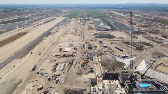 Badgerys Creek新的西悉尼国际机场建筑工地的空中无人机视图，向北驶向2023年2月的伊丽