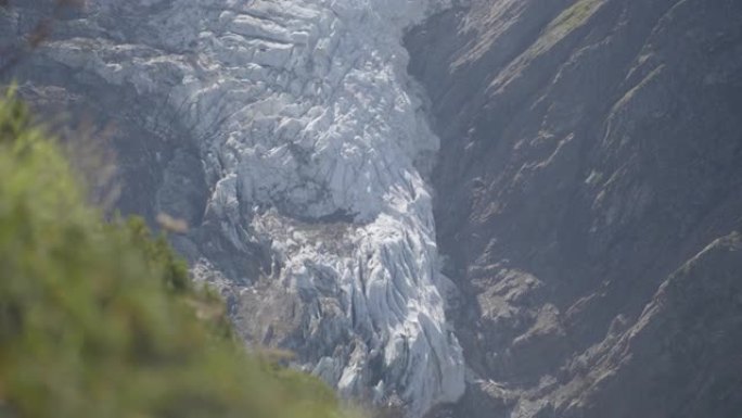 山地冰川及其纹理的细节照片