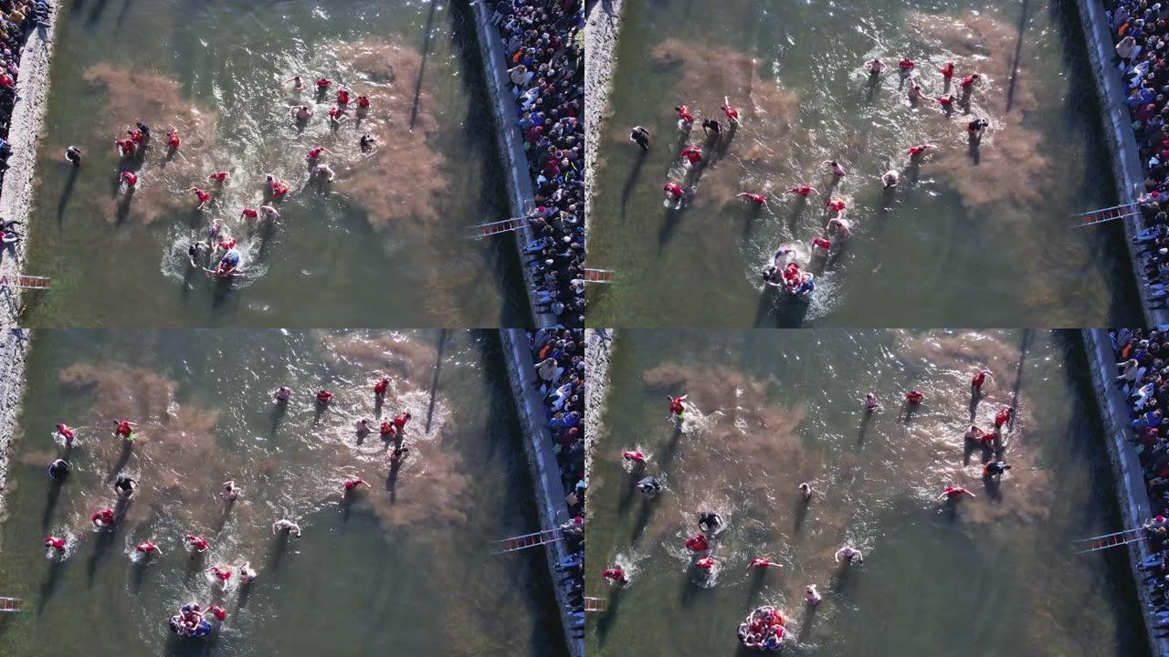 东正教游泳者跳入冰冷的水中，以取回在主显节庆祝活动中投掷的木制耶稣受难像。圣约翰十字架的传统宗教游泳
