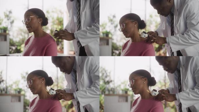 一名黑人皮肤科医生的肖像，使用医用放大镜检查女性非洲患者在诊所进行健康检查时皮肤上的任何损伤。在医院