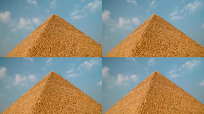吉萨金字塔在中午与蓝天