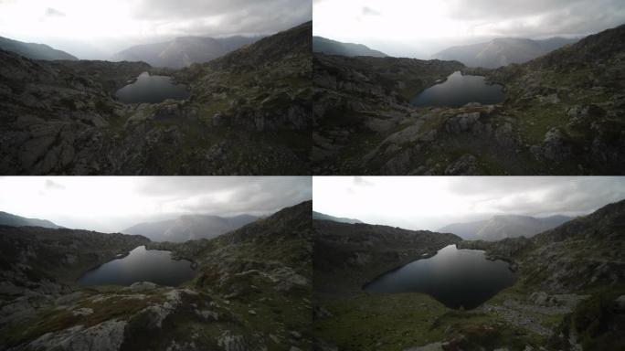 空中无人机拍摄了一个带有小湖的山腰