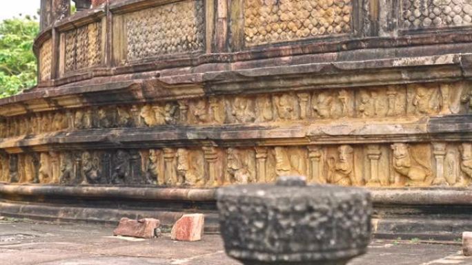 斯里兰卡Polonnaruwa古老的圆形瓦塔吉神庙的基础浮雕细节