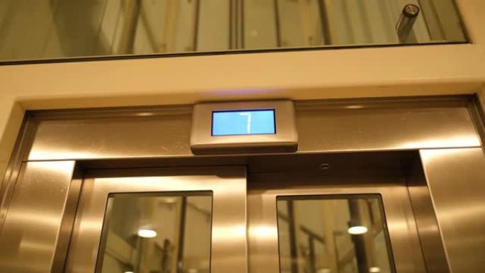 公寓显示屏上的数字电梯楼层编号