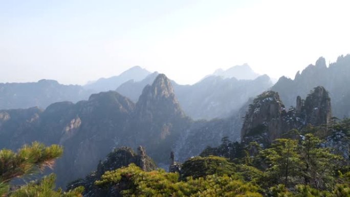 冬季黄山壮丽景观黄山自然风景松树迎客松