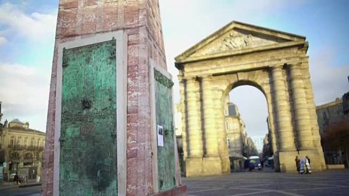 法国波尔多维多利亚广场的酿酒纪念碑和古代拱门