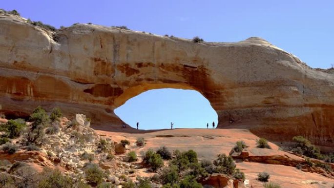 “风之魔耳”，是纳瓦霍纪念碑谷岩石上的一个洞