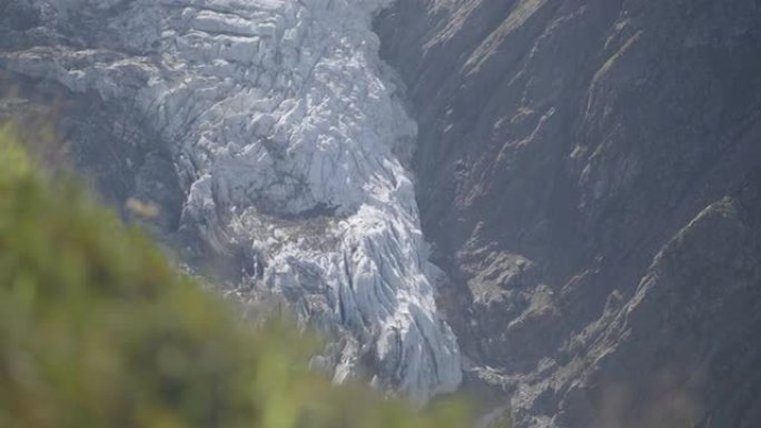 山地冰川及其纹理的细节照片