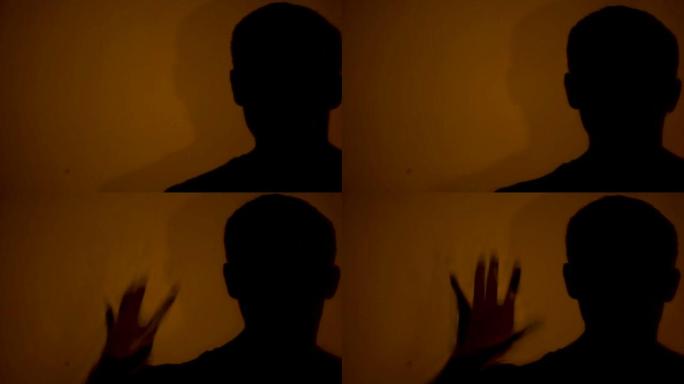 男人的影子指望手指在重要时刻之前的时间，剪影