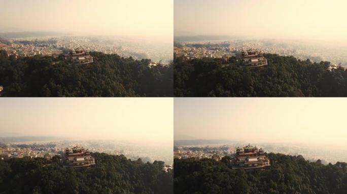 无人机可以看到城市和修道院上空美丽的尼泊尔日落