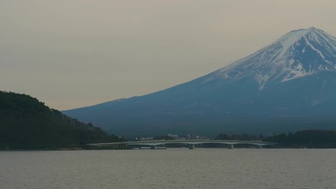 富士山景观的平移镜头