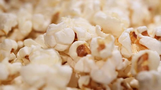 蓬松的爆米花宏，电影院提供通风的爆米花小吃，娱乐