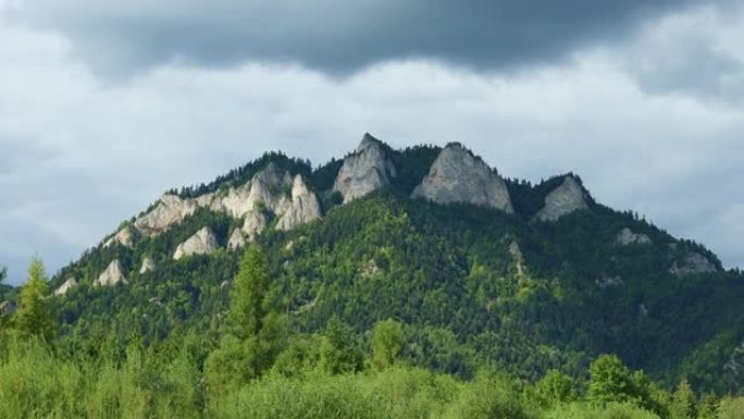 4k波兰Pieniny山脉的三冠峰。态度高昂的自然景观。