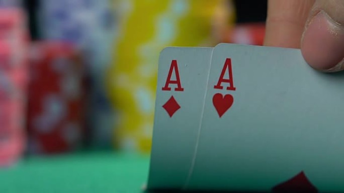 扑克冠军在赌场展示大师级别，赌徒的重点
