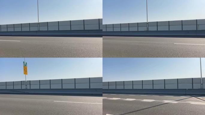 从汽车上拍摄高速公路的护栏