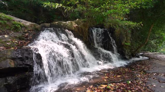 Ton Dad Fa瀑布 (泰名)，泰国宋卡府考南昆国家公园美丽而著名的瀑布。