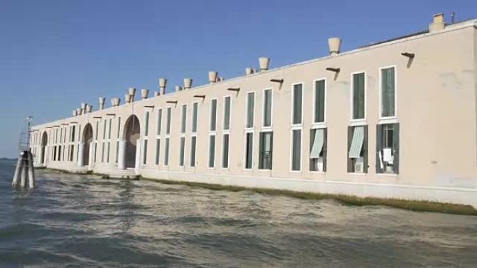 从威尼斯水上出租车看工厂，交通，观光