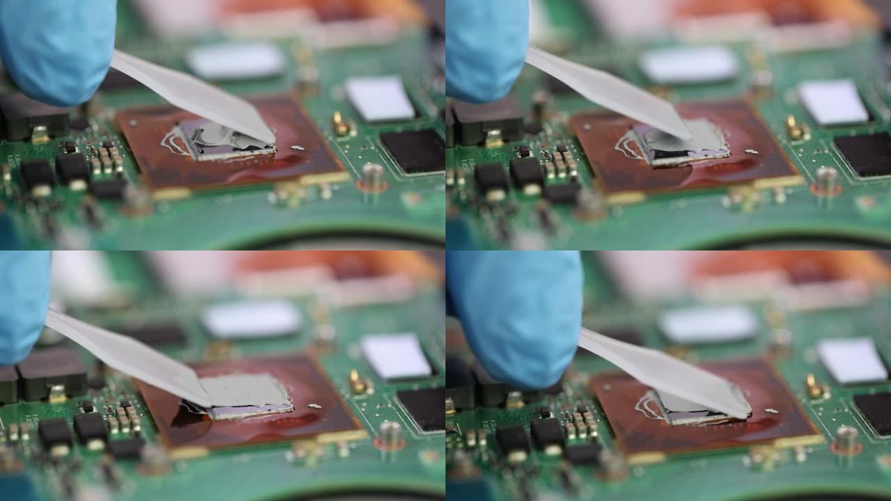 主修理工在微芯片视频卡上应用导热膏特写4k电影慢动作