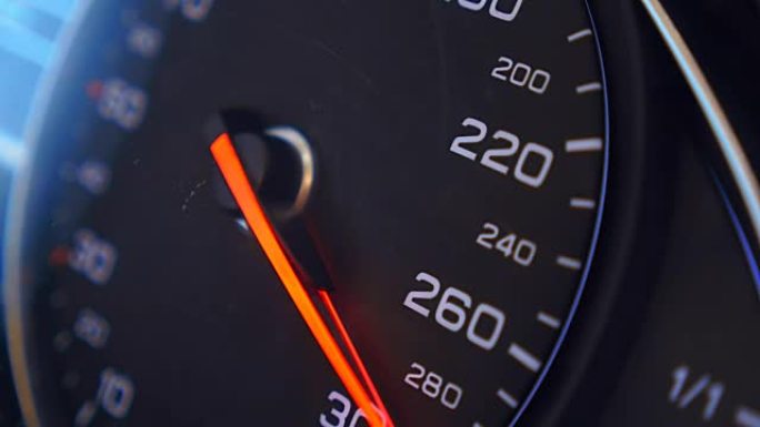 汽车速度计针接近最大值300千米/h