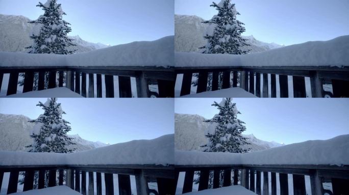 厚厚的积雪覆盖了山区的木制门廊栏杆